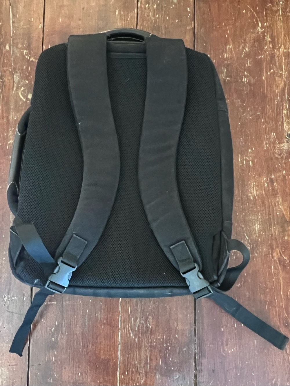 Lacoste Backpack - Picture 4 of 11